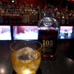 バー シェフテンダー - グレンファークラス105・カスクストレングス。強い酒だが、甘い香りが漂う
