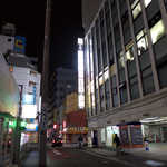 バー シェフテンダー - 五反田らしい歓楽街の一角。右手にあるビルの5階