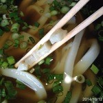 手打うどん 三徳 - 2014.10.12(日)14時　かけうどん250円と温かい山かけ肉ぶっかけ小670円　美味しい！