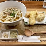 切麦や 甚六 - 親子ちくわ天うどん 温