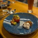 BurgerPOLICE - アメーラトマトとワカモレ・ブラータチーズと柿のアールグレー:コースの１品