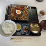 うえだ食堂 - ホルモン入り亀山みそ焼きうどん定食　1400円