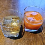 樽源 - ドリンクバーの野菜ジュース＆ジンジャーエール