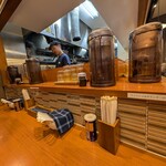 らぁ麺 とうひち - 忙しさが、途切れてた時間に席に着きました。