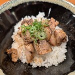 らぁ麺 とうひち - チャーシューご飯。鶏ご飯よりもオススメします。