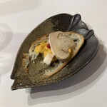 きのこ料理 創士庵 - 生のマッシュルームの乗ったカナッペ♬.*ﾟ
      大好きなビヨンド豆腐のウニが乗っていました(*´艸`)
      
