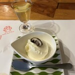 きのこ料理 創士庵 - フリーズドライされたカリカリシイタケが乗った
      アイスクリーム(๑´ლ`๑)ﾌﾌ♡
      アールグレイの香る緑茶と共に•*¨*•.¸¸♬︎