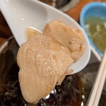 らぁ麺 とうひち - 豚バラ。柔らかくジューシーです。焼き目は無いです。