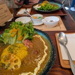 ボッコカリー - サラダの人参ドレッシングが美味しかった