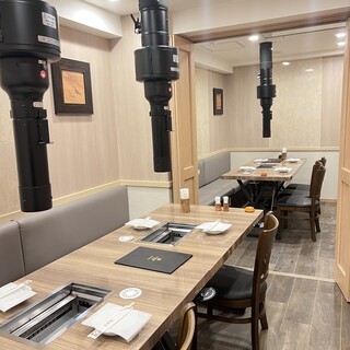 個室予約受付中各室サービス料10％最低利用4万円となります