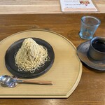 紬生 食堂カフェ - モンブランとコーヒー(2025年12月6日撮影)
