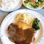 ウインベール - 料理写真:サービスランチ(この日はポークカツ)
