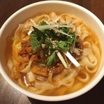 Toushoumen Shuka - 刀削麺。香草の風味が効いていて美味！ 750円