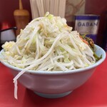 ラーメン二郎 - 少な目野菜ましカラメニンニクニラダレ