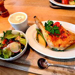 Restaurant GIGGLE - 骨付きチキンもも肉グリル