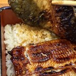 小暮や - 青手のコントラストが分からないが背の色味が確認できる