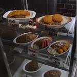 ライスカレー まんてん - 店外にあるショーケース