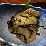 真魚家 - 白身魚の昆布とごま油和え