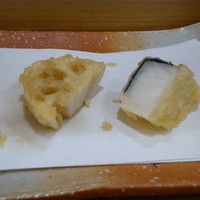 天ぷらふく西 禅と匠 - 左：蓮　右：長芋。長芋の天ぷらって初めてです
