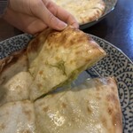 インド・ネパールレストラン HOLY COW - バジルチーズナン