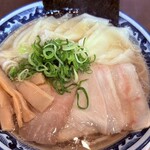 ひら松 - 料理写真:塩わんたんらーめん(細麺)
スープ:鮪節スープがブレンドされたやさしい塩味で
全部飲み干しました♪
細麺もつるつるで美味しかったです♪
わんたん:もう少し皮が少ない方が好みでした
接客が◎