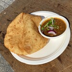 インド料理 ムンバイ - 料理写真:チョレーバトゥーラ