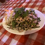 タイ屋台メシ モンティ 13 - 発酵させた豚の生ソーセージ