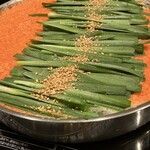 炉端割烹 主海 - 明太とろろもつ鍋