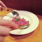 UOKIN食堂 - 和牛肉のタルタル最後の仕上げ