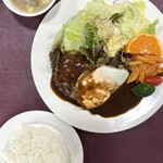 Usagi no Mori Karuizawa Ten - デミソースと目玉焼き添えのハンバーグ1680円
