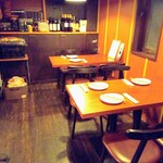 UOKIN食堂 - テーブル席
