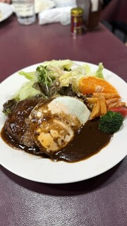 Usagi no Mori Karuizawa Ten - Hamburg Steak with Demi-glace Sauce and Fried Egg, JPY 1680