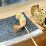 はい、串揚げです。 - 海老の紫蘇巻き
