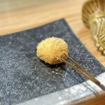 はい、串揚げです。 - 三つ葉のカレイ巻き