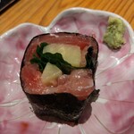 おばんざい割烹 巡る - お通し（まぐろの海苔巻き）