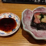 おばんざい割烹 巡る - お通し（まぐろの海苔巻き）