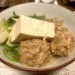 韻松亭 - 取り分けていただいた鳥つみれ鍋