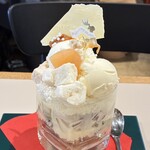 Art Gallery Cafe 茶々華 - ホワイトクリスマスパフェ