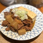 もつ焼き 大統領 支店 - でかい鍋でグツグツ煮込んでます