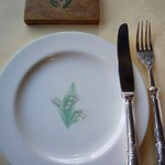 万平ホテル メインダイニングルーム - テーブルセッティグ　窓側の席でした