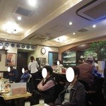 くまの実 - 満員御礼の店内