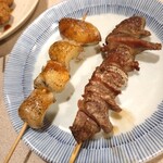 大衆焼鳥 日吉丸 - 串豚足、砂ズリ