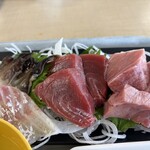 神戸市中央卸売市場 東部市場 食堂 - お造り4種中トロの存在感ハンパないww