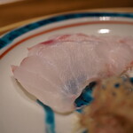 温石 - ◆焼津のキジハタ
      凛とした中にきらめく脂と旨味を両立させて、噛むほどにレスポンスとして比例する上質な旨さに圧倒される。