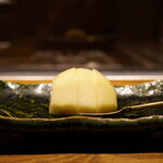 温石 - ●甘味：ラフランス
      しっとりと甘みが伝わるような歯の着地。その瞬間、味わいに浸っている。