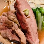 温石 - 胸肉とモモ肉を合わせ盛りにしていただきました