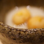 温石 - 器のバリエーションも豊富でどんなお料理とも合うセッティングを可能としている。