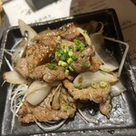 お料理 サザエ - 牛カルビ炙り焼き　味が濃いめだけど、お酒のあてにもってこい。