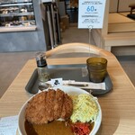 棋の音Cafe - 刺激的な薬味ボトル　私はかけた方が好きでした。