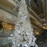 uni - 向かいの表参道ヒルズのクリスマスツリー　chill STのお出かけできるパジャマが気になってたので肌触りを確認しに立ち寄りました